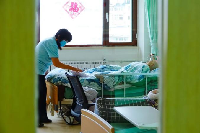 高質(zhì)量服務(wù)稀缺、養(yǎng)老資源不足，如何讓更多人擁有體面晚年？